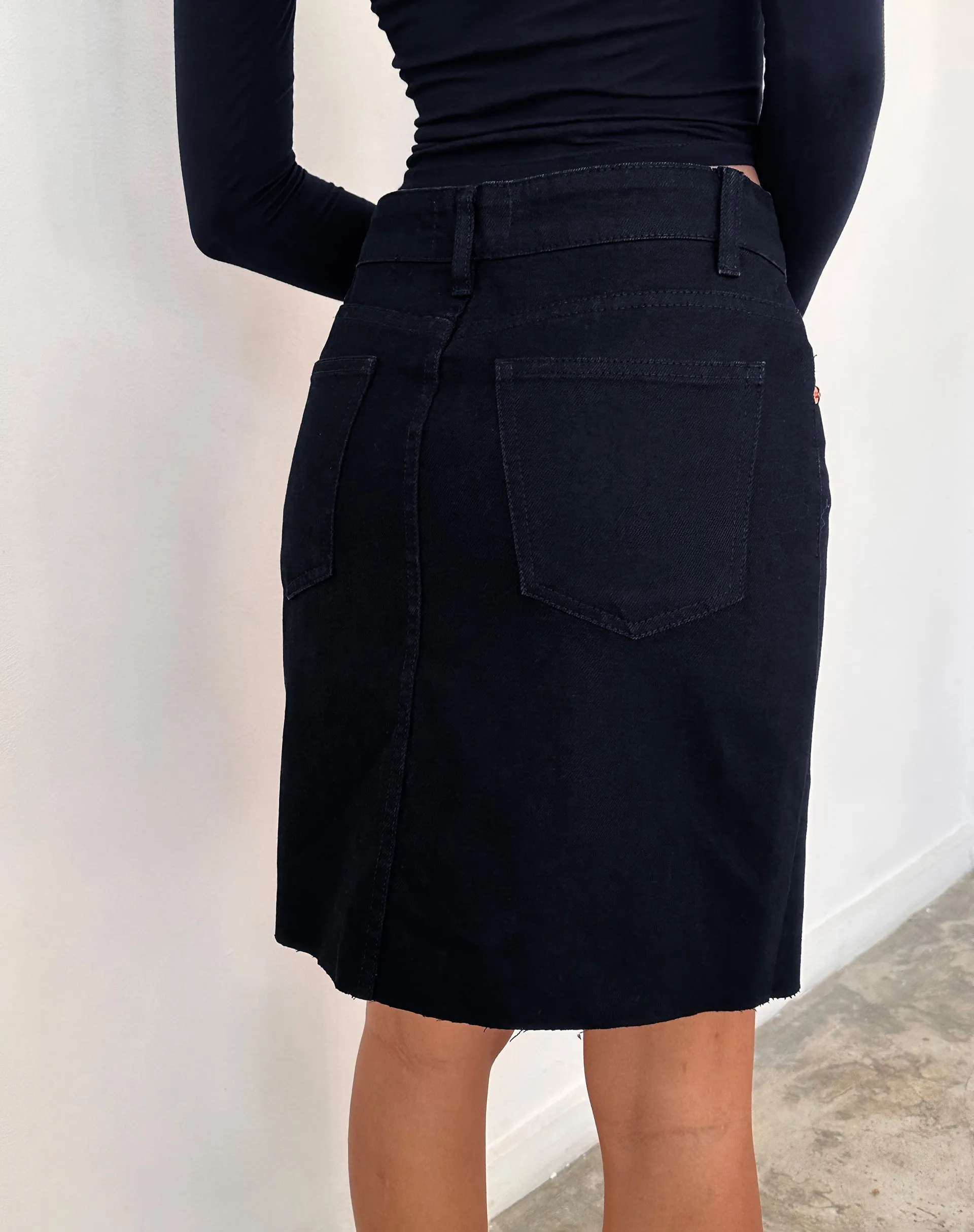 Denim Knee Length Skirt in Rinse Black