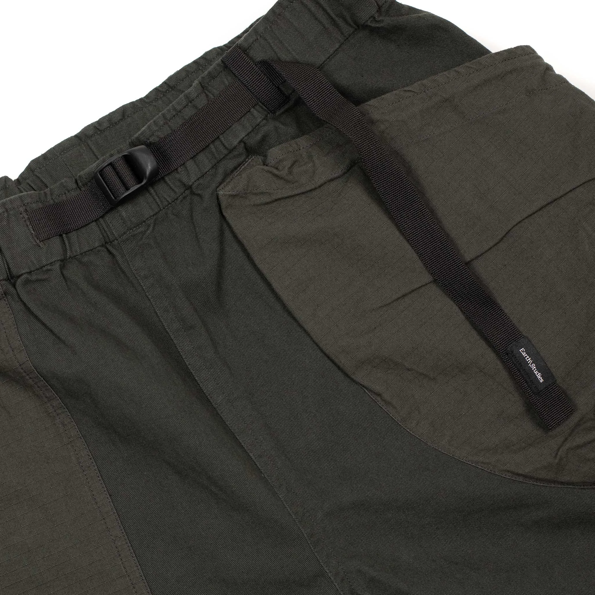 Field shorts in basalt black paneled cotton twill and ripstop (restock)