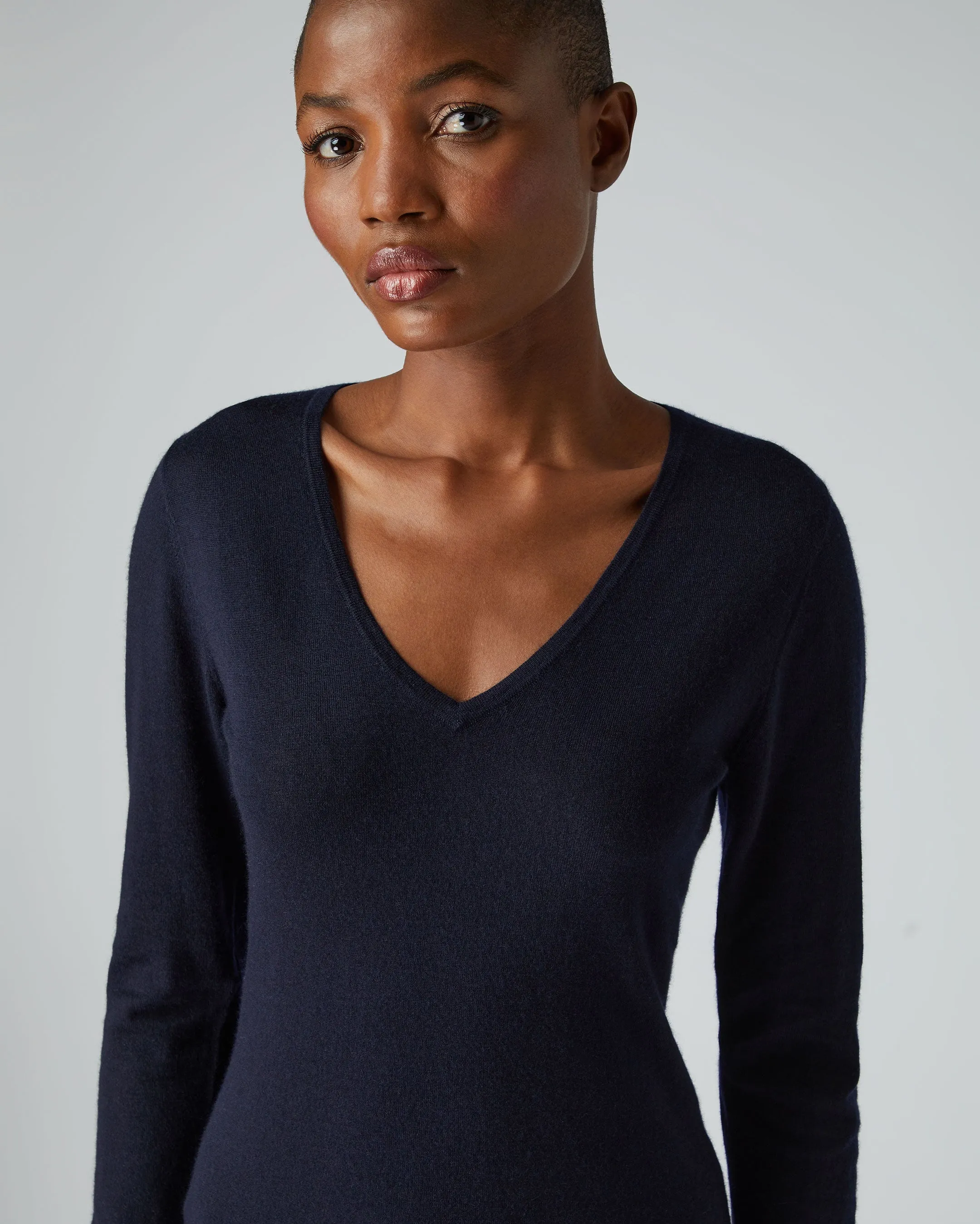 Women's Imogen Superfine Cashmere V Neck Sweater Navy Blue